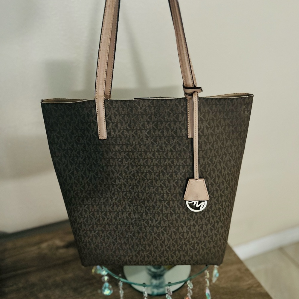 Selling original MK beautiful tote